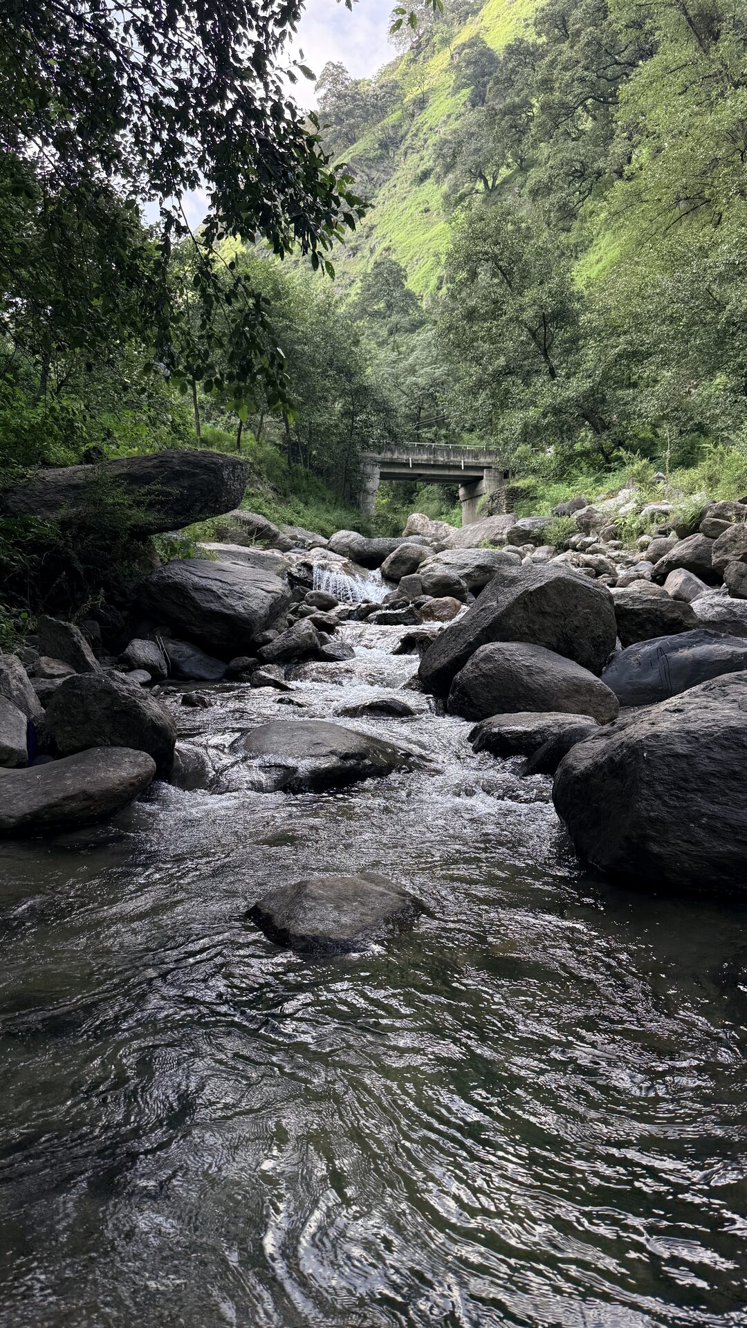 Sainj River rapids over rocks