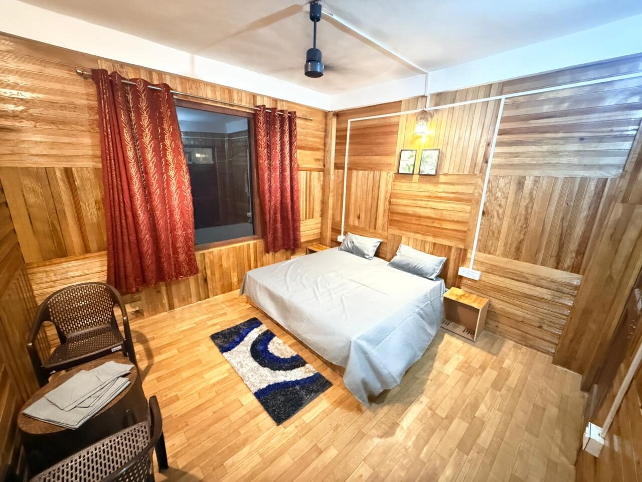 Mountain view room bed